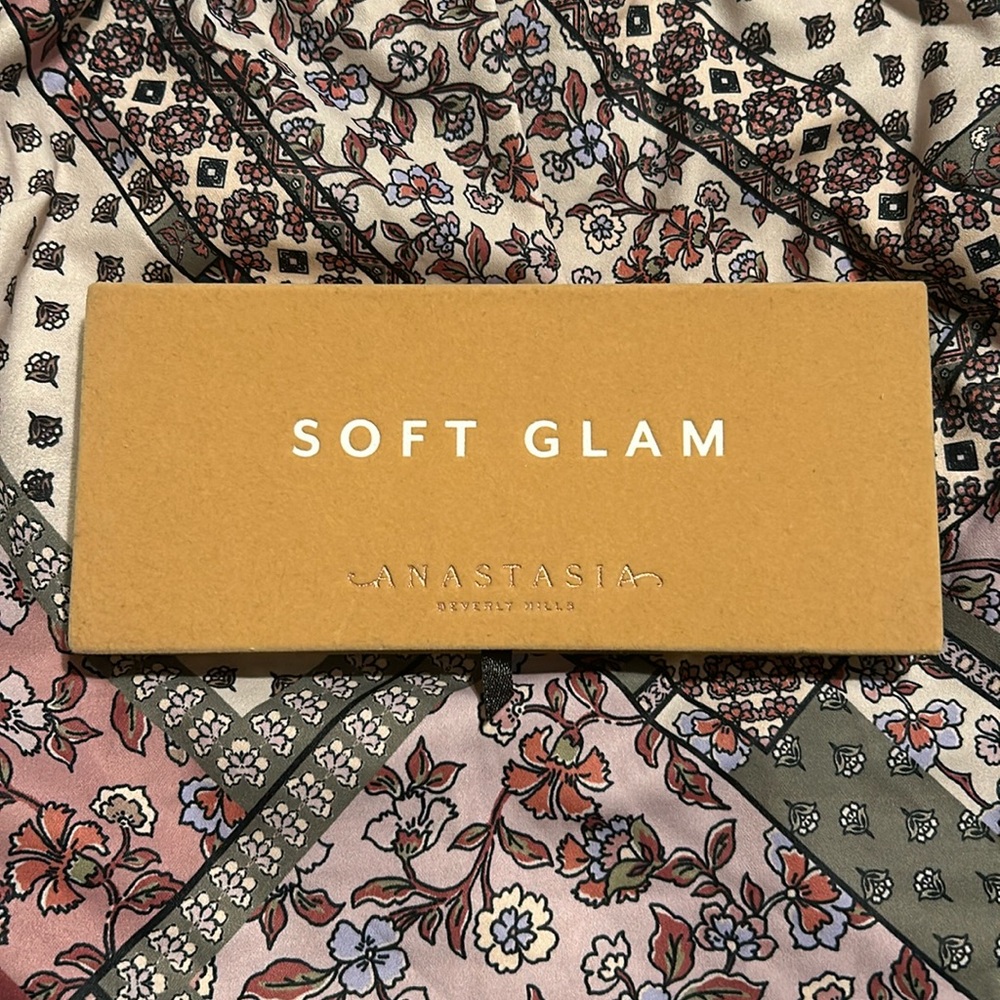 Anastasia Soft Glam Eye Makeup pallet